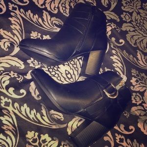 Brand new leather Apt. 9 booties